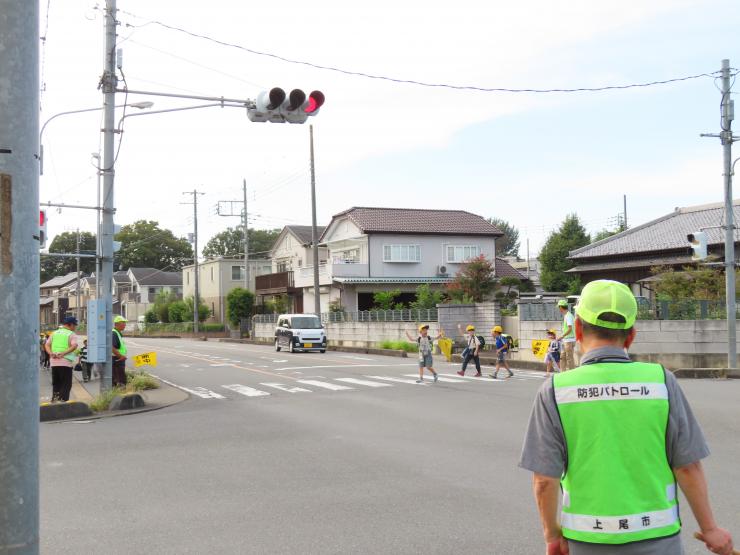 画像：登下校時の見守り活動1