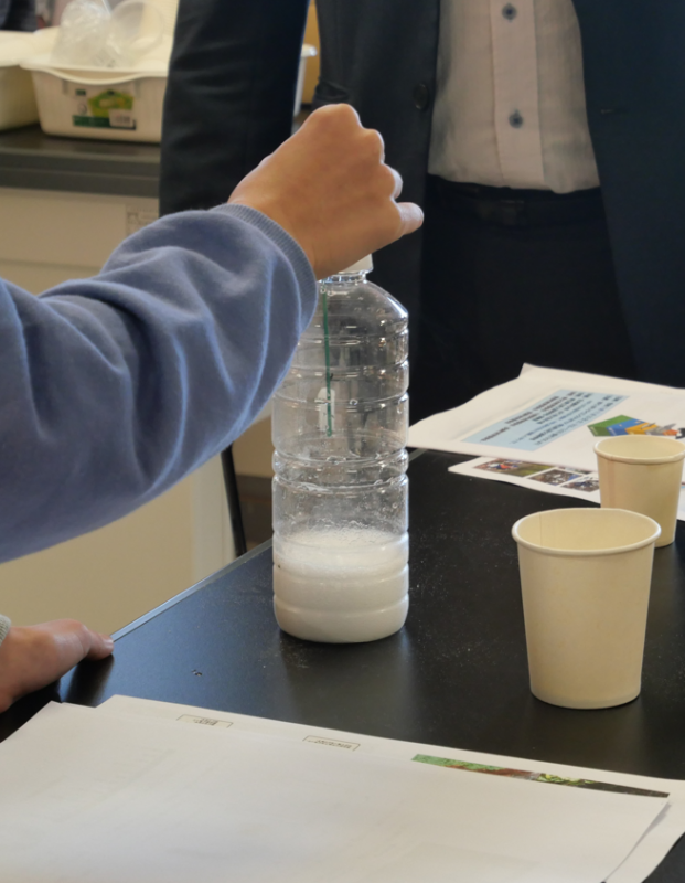 写真：ロウソクの火が消える瞬間