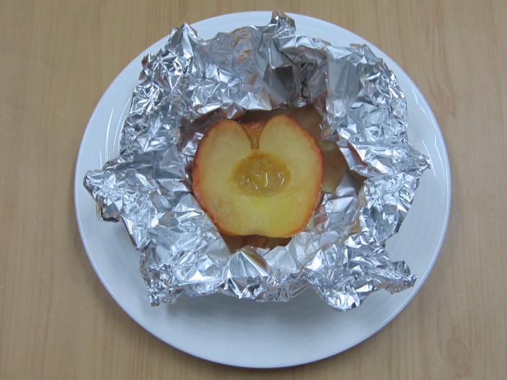 皮ごと焼きりんご