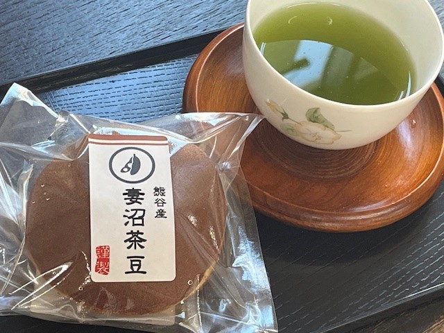 妻沼茶豆のどら焼きとお茶