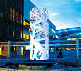 県立小児医療センター「カリヨンの樹」