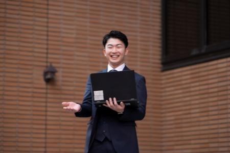 説明する職員の写真