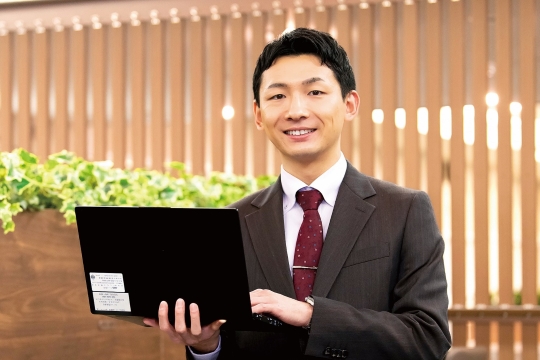 一般行政DXの顔写真