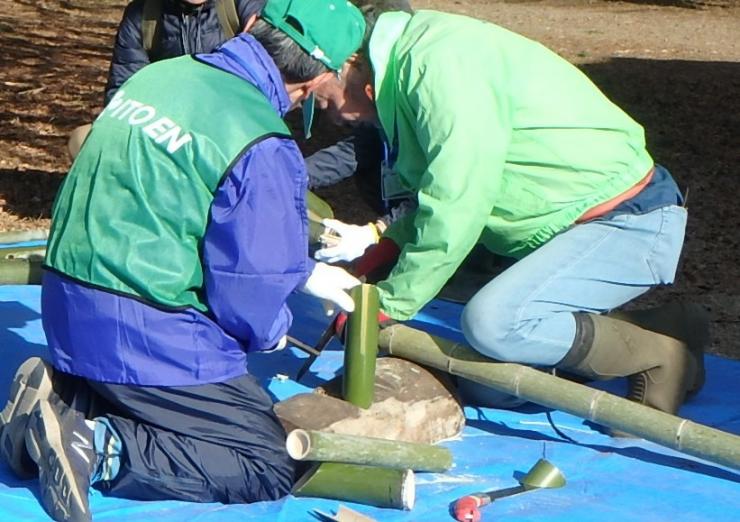 「竹の有効活用を学ぶクラフトワーク体験の様子」