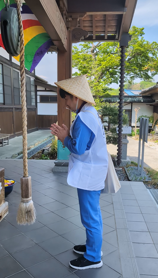 小堺さん合掌