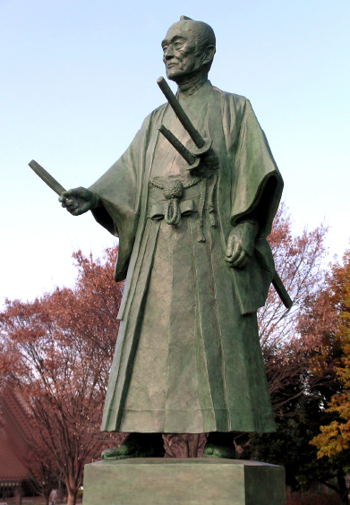 statue