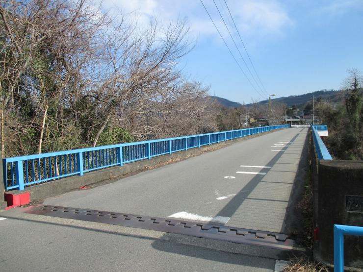 神泉橋の上