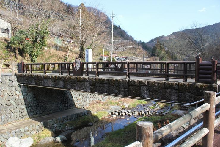 駐車場への橋