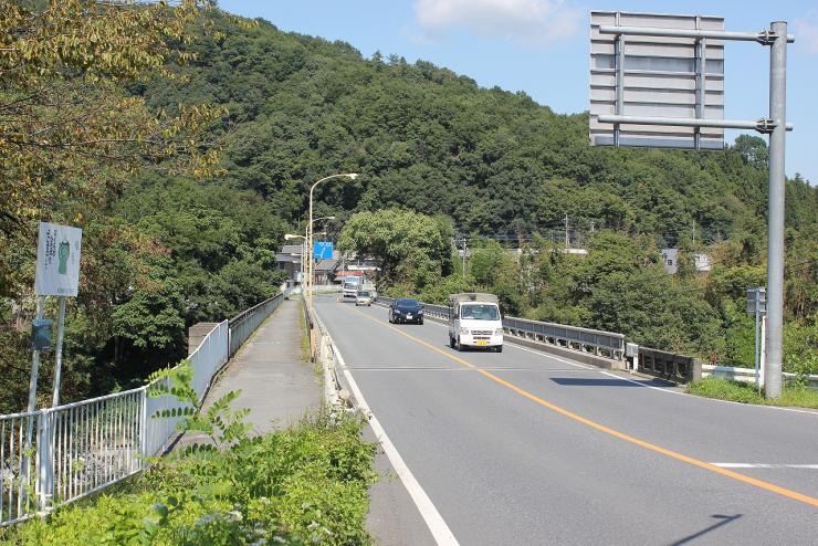 親鼻橋の上