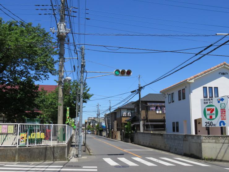 写真：交差点（自治会館前）