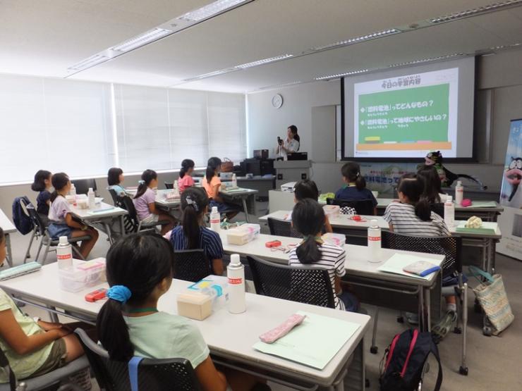 燃料電池の学習の様子です