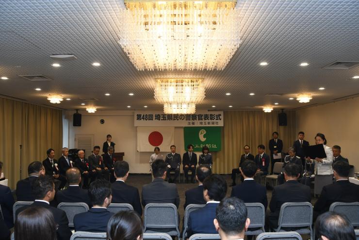 祝辞を述べる佐藤委員長