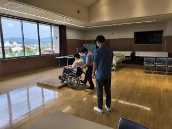 車いす介助